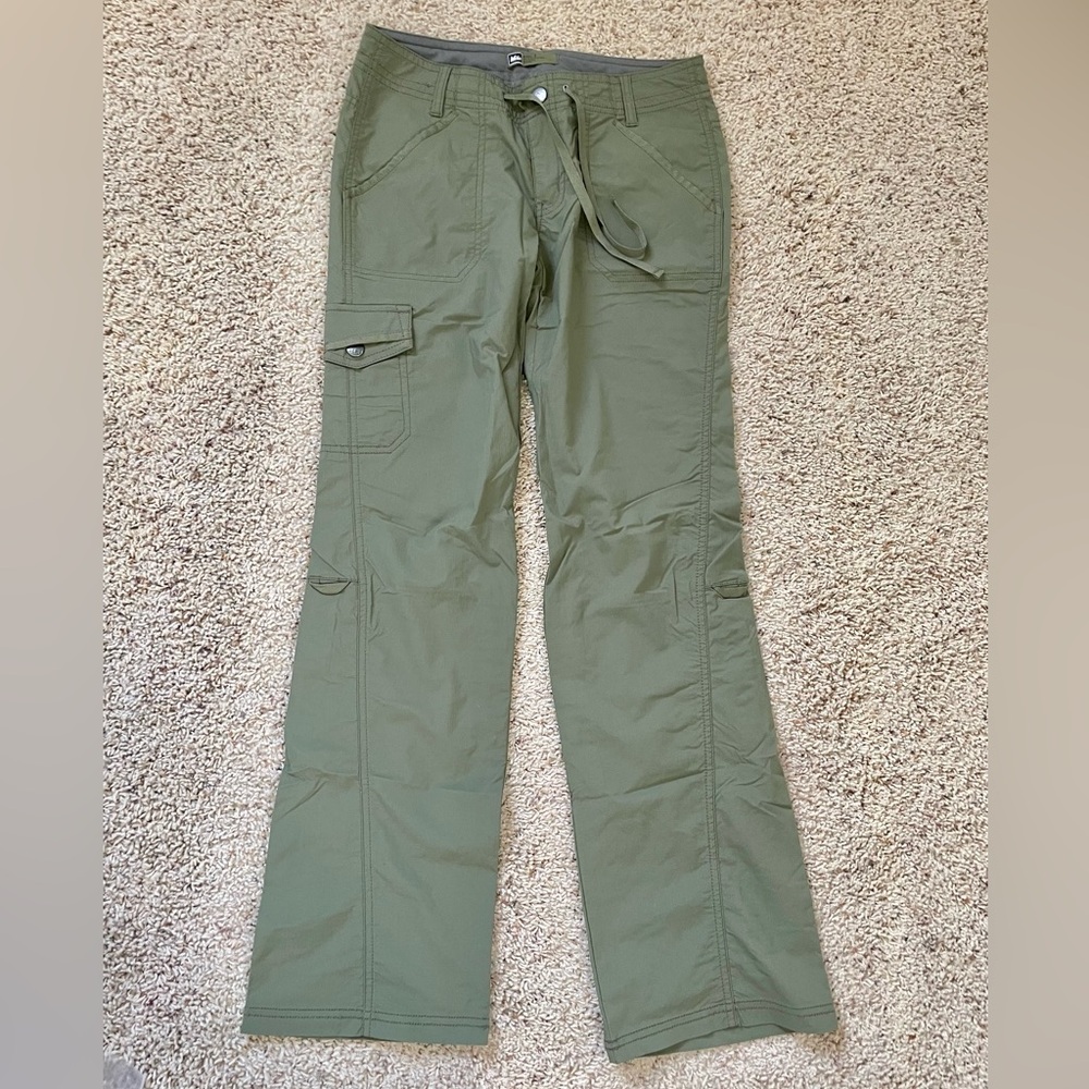 REI Cargo Hiking Pants Womens size 2, Green Outdoor, Never Worn